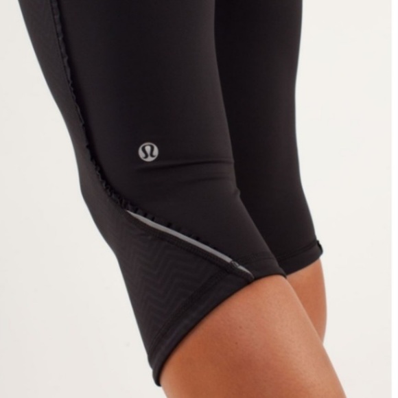 Lululemon Capris Leggings Ruffle Sides - Picture 7 of 8